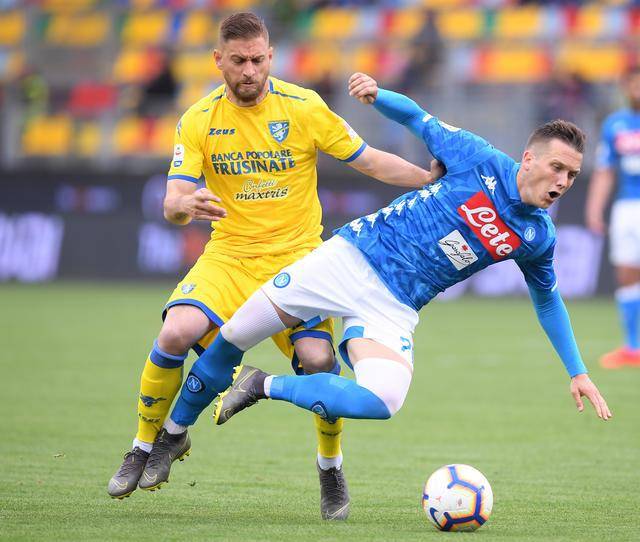 那不勒斯中场因西涅比赛中表现出色，助球队获胜的简单介绍