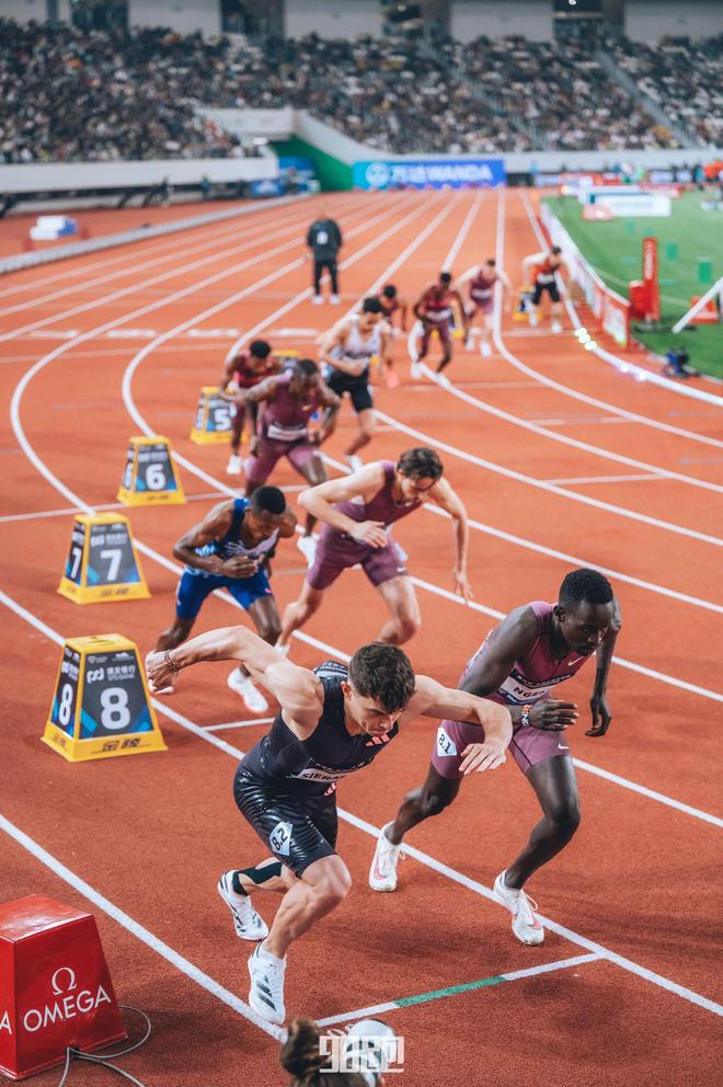 包含比赛中的精彩瞬间展示球员技术与拼搏精神的词条