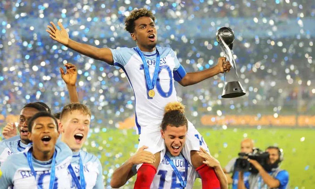 开云体育登录-关于足球比赛抢眼瞬间，球员个人表现惊艳的信息