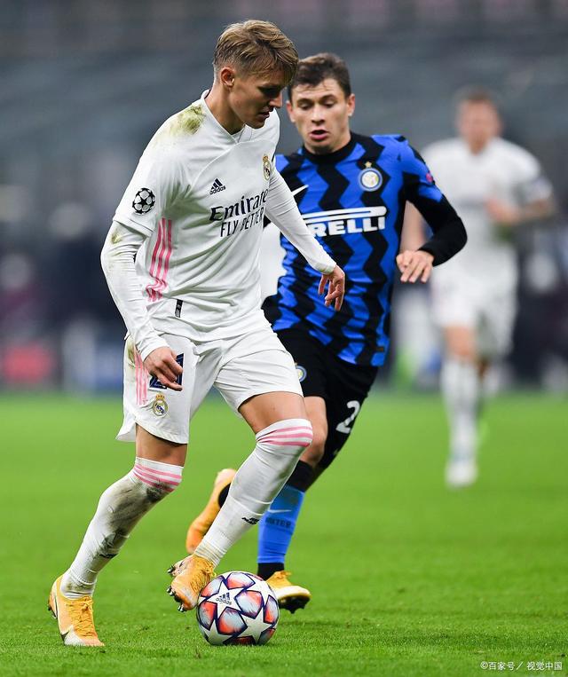 国米客场大胜萨索洛,领先优势扩大 国米客场大胜萨索洛,领先优势扩大