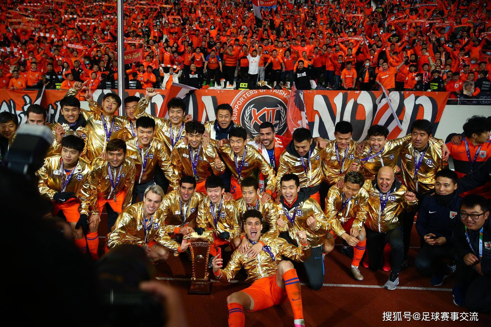 精彩足球比赛精彩不断，球员实力角逐