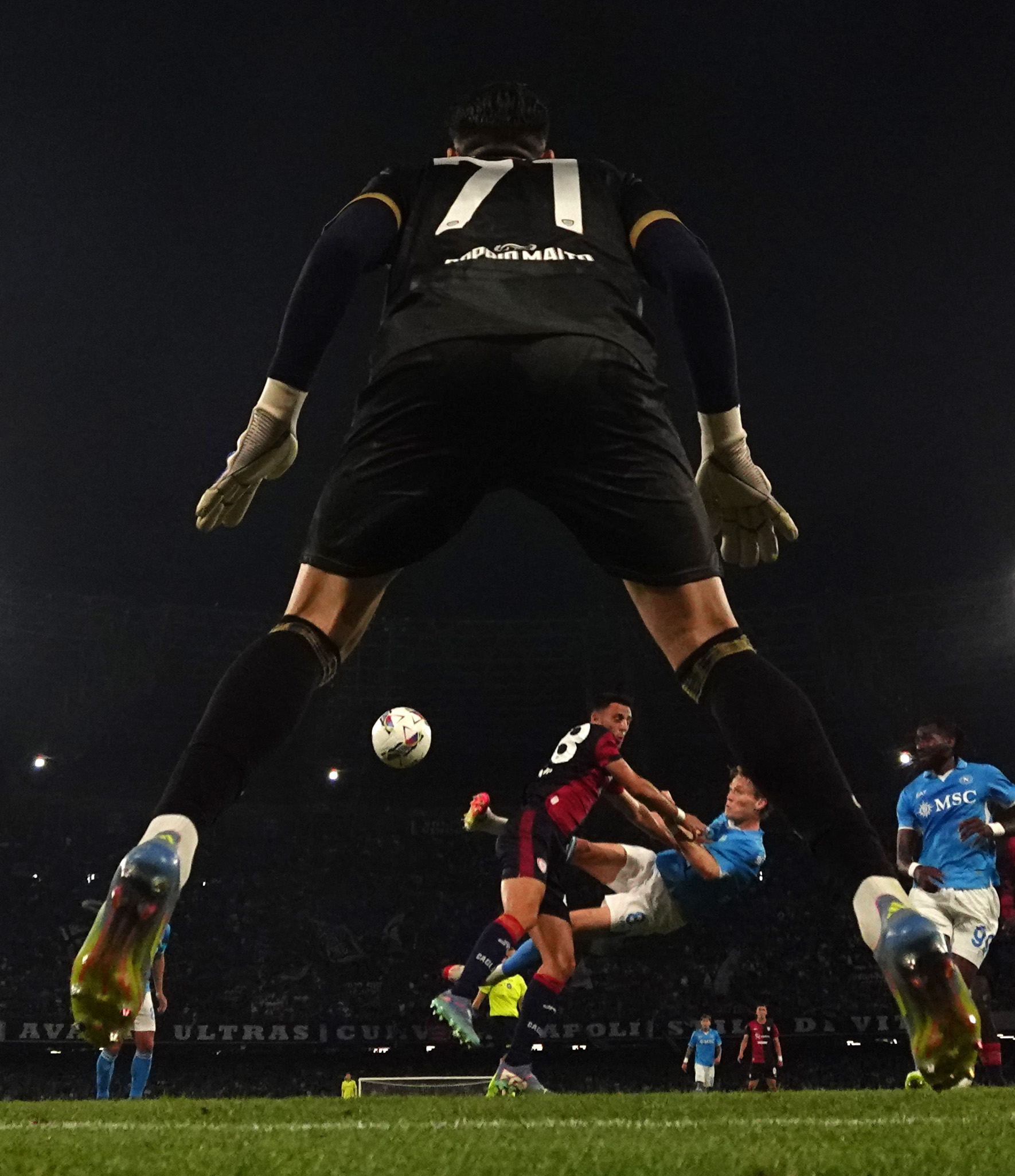 意甲联赛比赛如火如荼，球员精彩表现的简单介绍