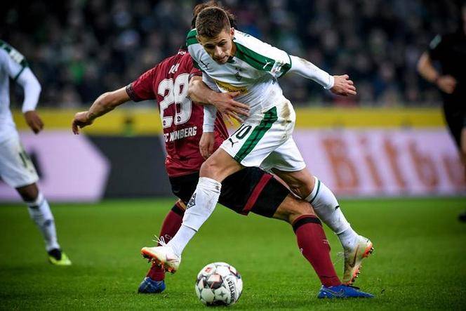 开云体育官网-拜仁慕尼黑客场2-1击败多特蒙德，迈出卫冕德甲冠军关键一步的简单介绍