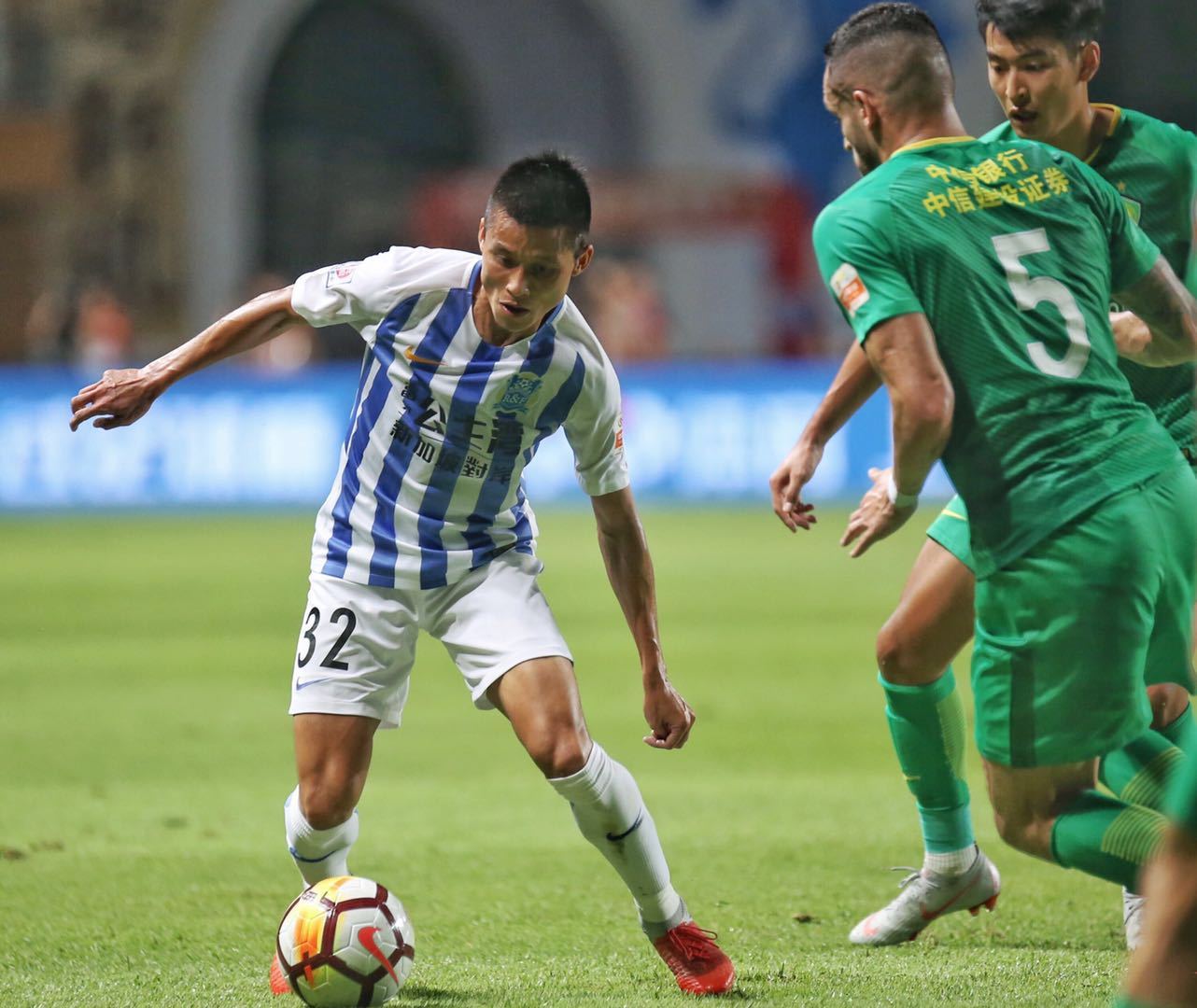 富力主场不敌，积分榜上一落千丈