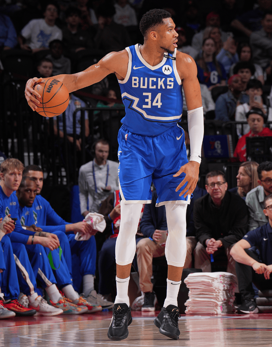 关于雄鹿击败黄蜂，字母哥极限上分嗨翻的信息