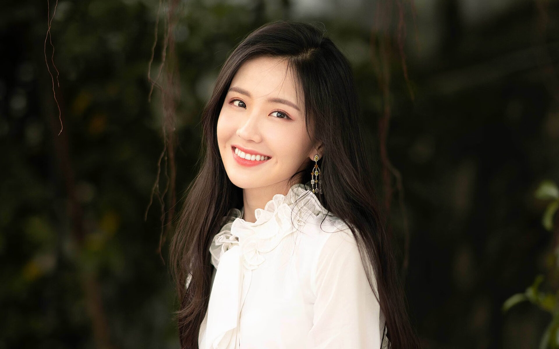 孤星闪耀与铁血鏖战，足球悖论中的人性诗篇