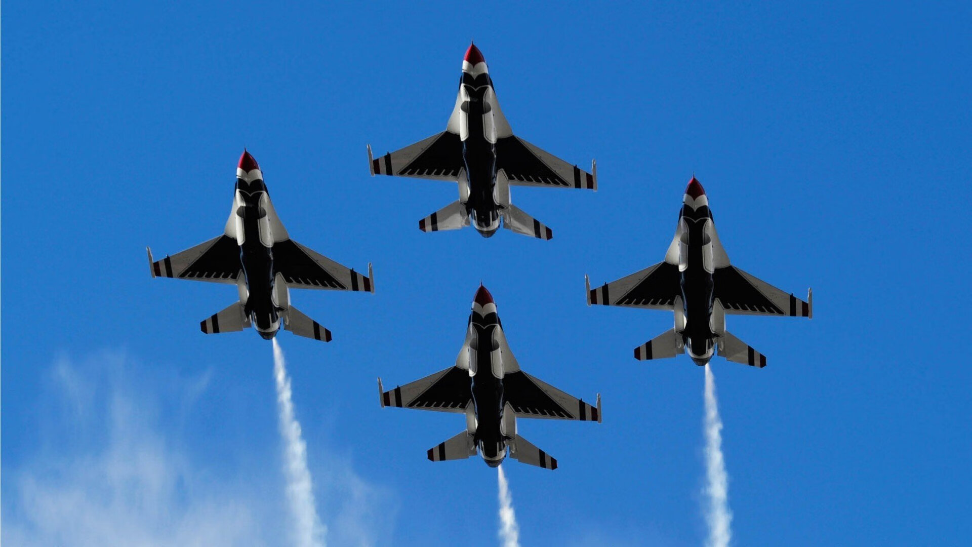 竞速之魂，利物浦的绿色闪电与莫德里奇的方向盘革命